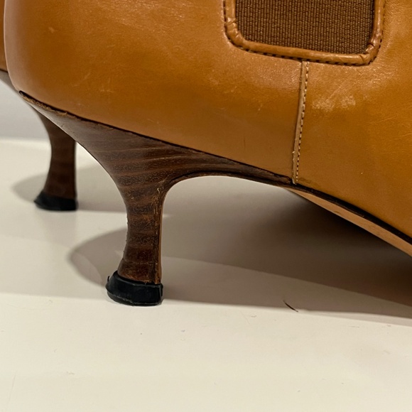 MANOLO BLAHNIK Camel Leather Pointed Toe Kitten Heel Ankle Bootie EU38 US 8 - Picture 8 of 11